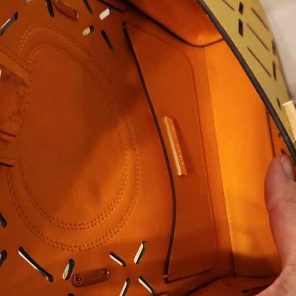 Tory Burch Fleming Perforated Diamond Shoulder Purse - Picture 8 of 11